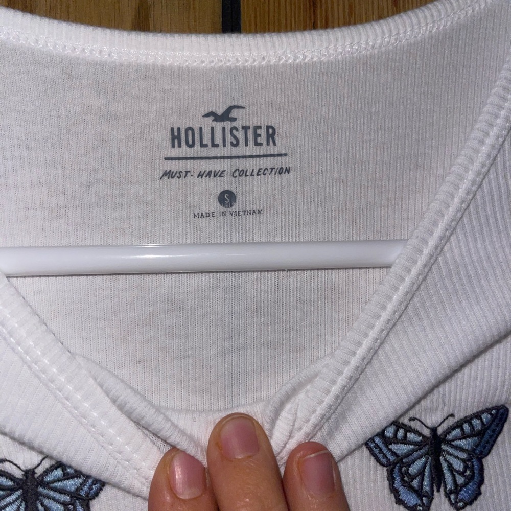 Hollister White Long Sleeve Tee with Butterfly Embroidery - Picture 2 of 3